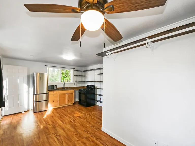 2239 California Ave — Photo 7