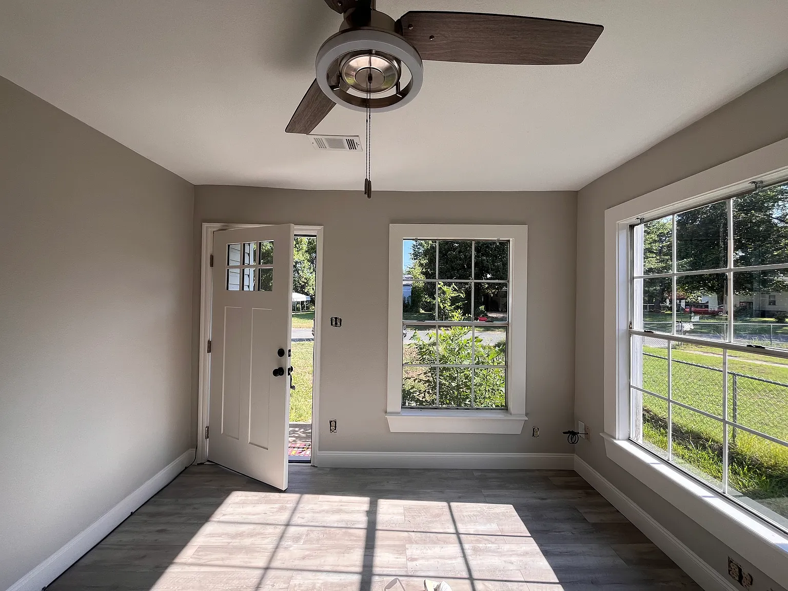 3 bed, 872 sqft, $1,200 — Photo 1