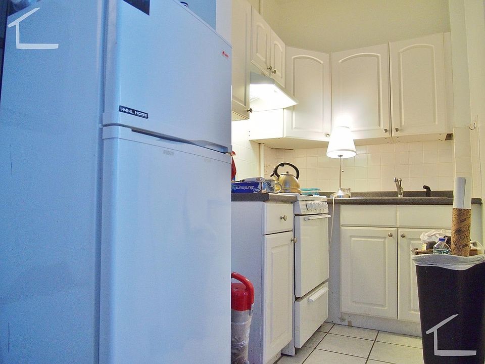 2nd image of 1302 Commonwealth Ave #Th8
