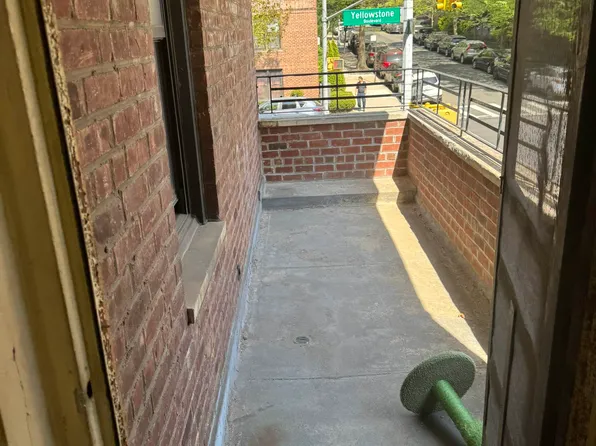 67-40 Yellowstone Boulevard image 2 of 7