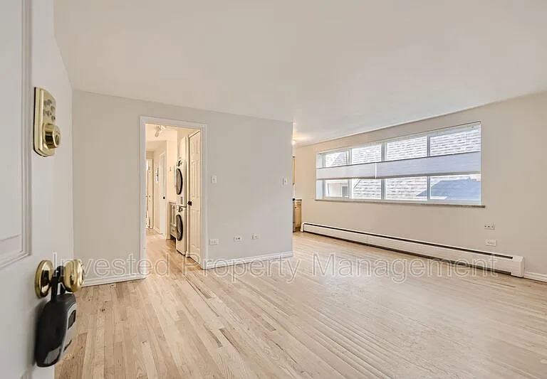 985 N Corona St #302 — Photo 2