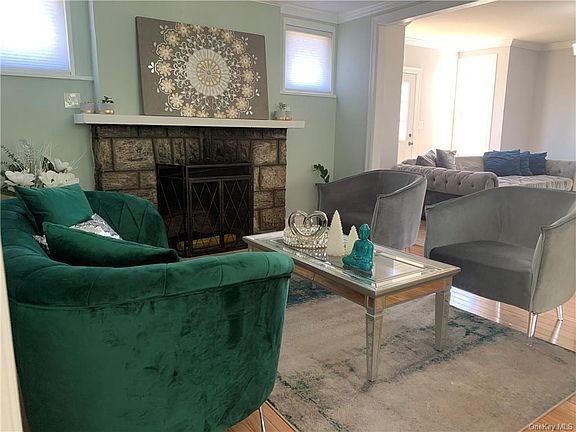 3rd image of 102 Edgewood Ave