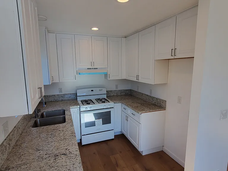 7119 Mountain View Ave #E — Photo 32