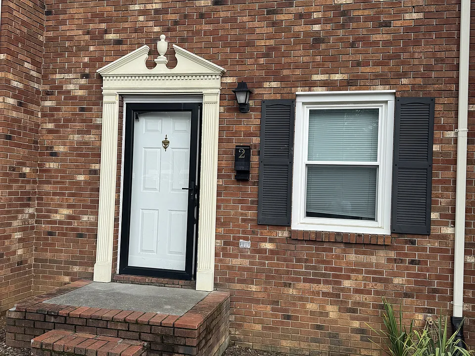 901 E Main St #2