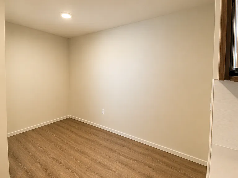 Plaza Apartments — Photo 90