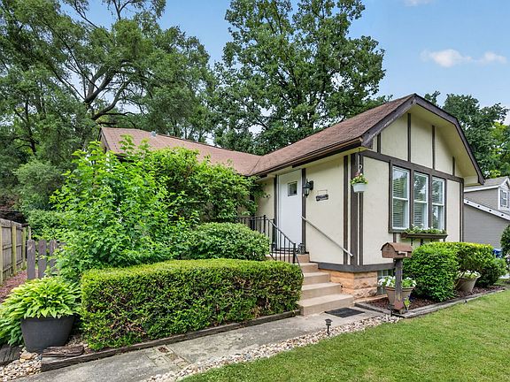 5th image of 7148 W 109th Pl