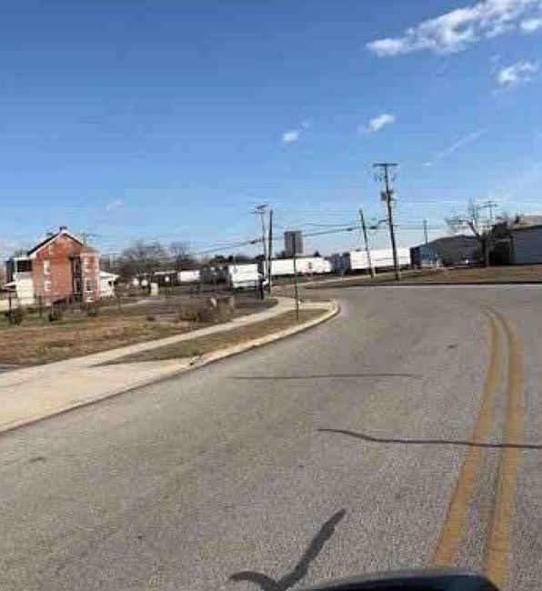 Exterior Neighborhood (street photo)