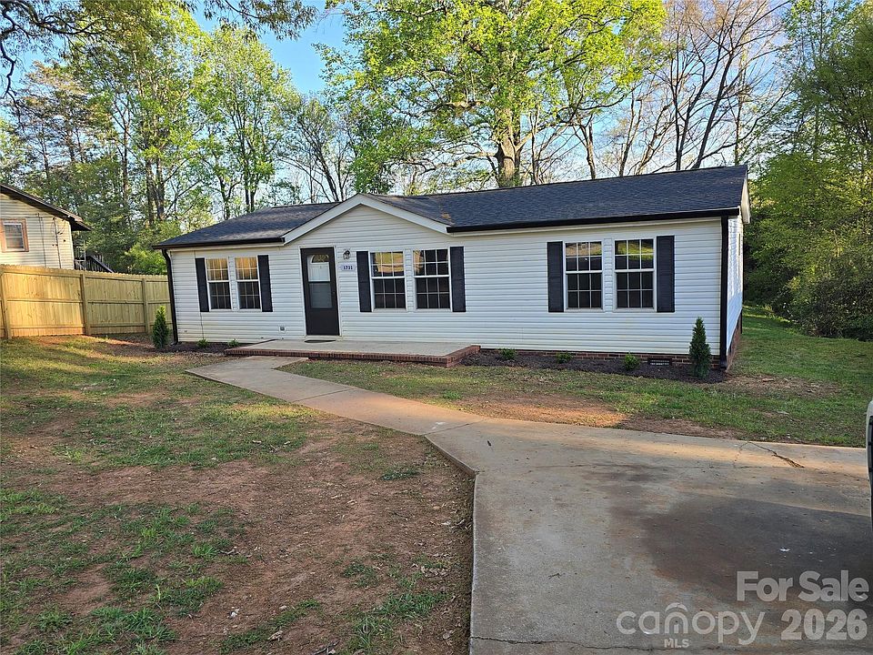 1st image of 1731 Lakeview Dr