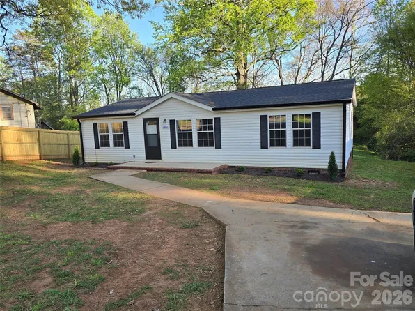 1731 Lakeview Dr, Statesville, NC 28677