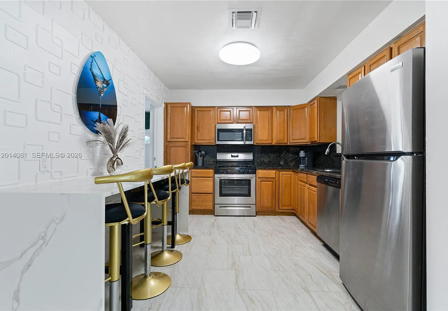 Flamingo Manors — Photo 4