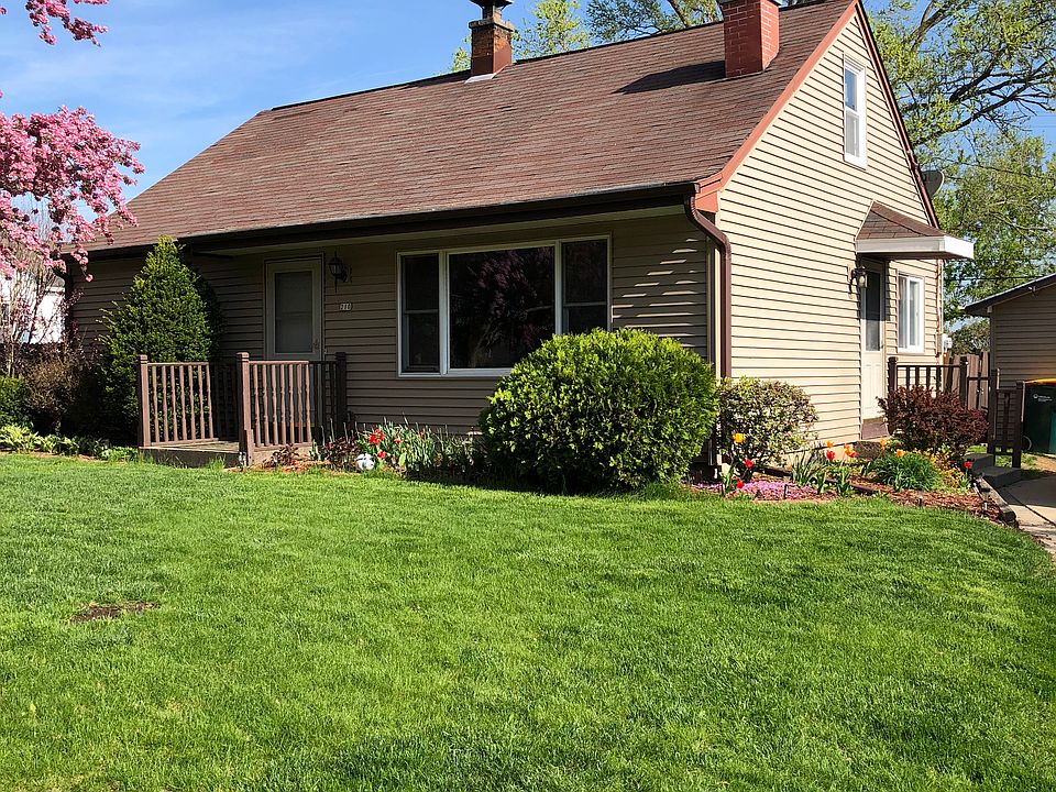 2nd image of 210 E Susan Dr