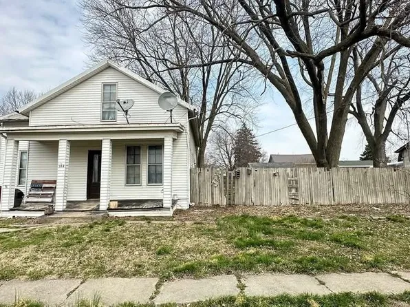104 W Edwards St, Payson, IL 62360