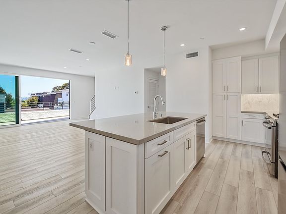 5th image of 2156 San Clemente St