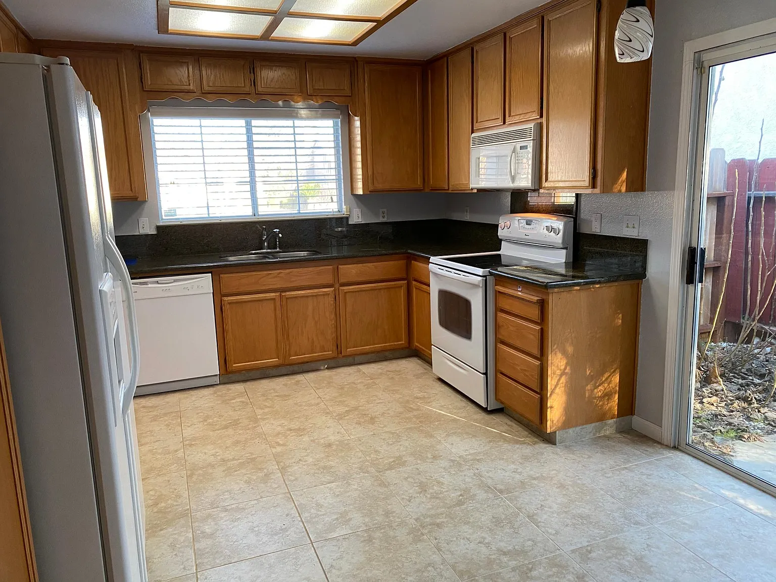 3 bed, 1665 sqft, $2,600 — Photo 3