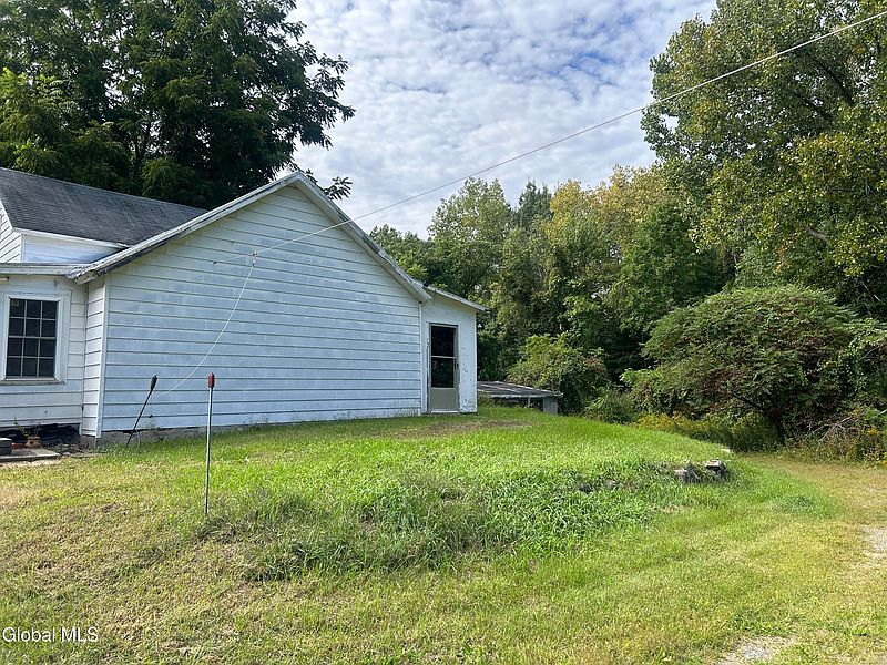 5th image of 130 Round Lake Road