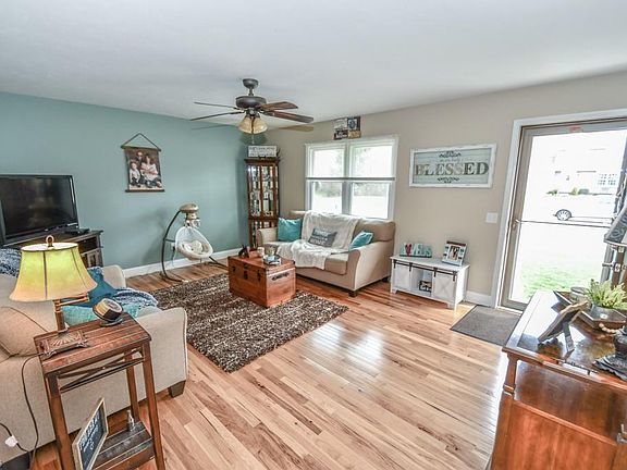 4th image of 440 Topaz Ln