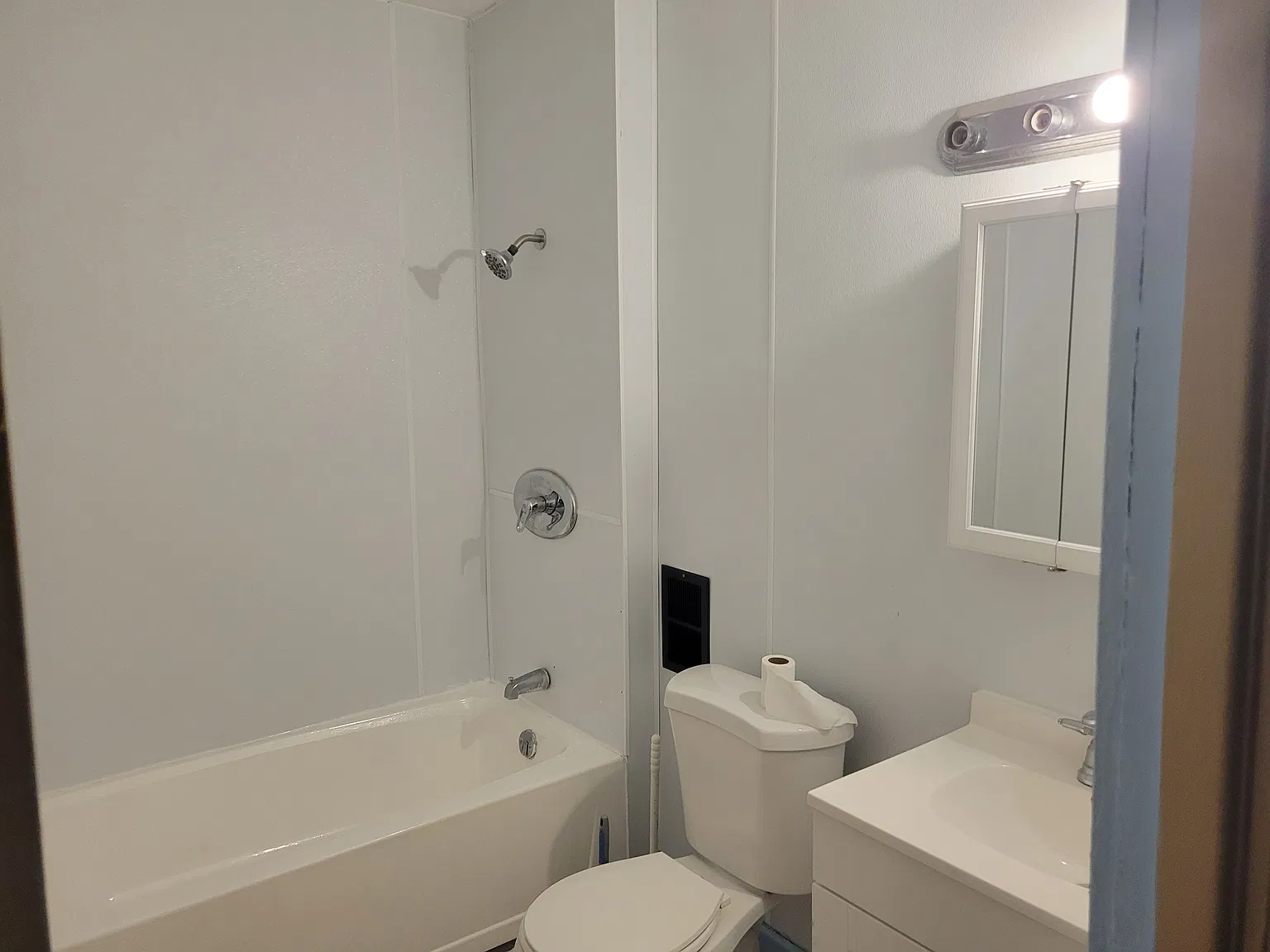 2 bed, $950 — Photo 4