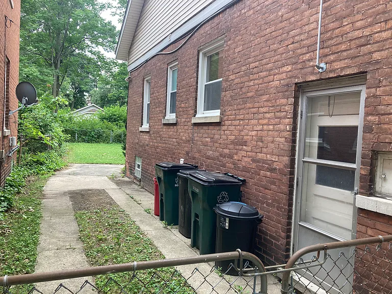 353 W Webster Ave — Photo 21