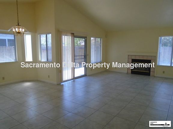 3rd image of 8369 Stonybeck Cir