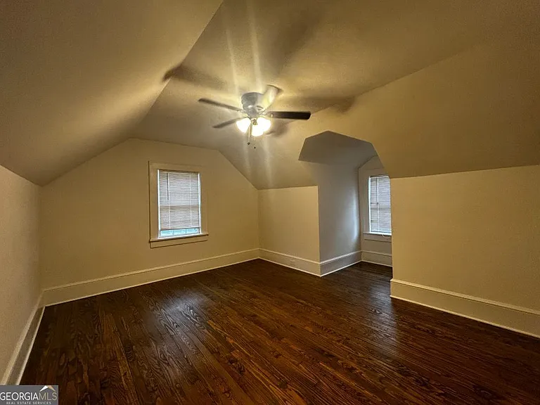 300 N College St — Photo 10