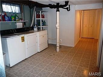 3rd image of 2962 New Castle Dr