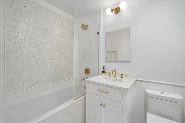 Bathroom, photo 1