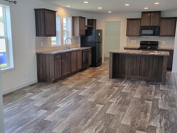 3rd image of 228 Golfview Ct #257