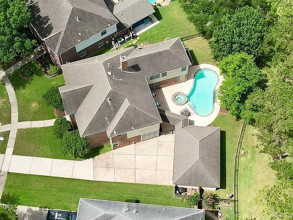 3rd image of 2418 Sawgrass Ct