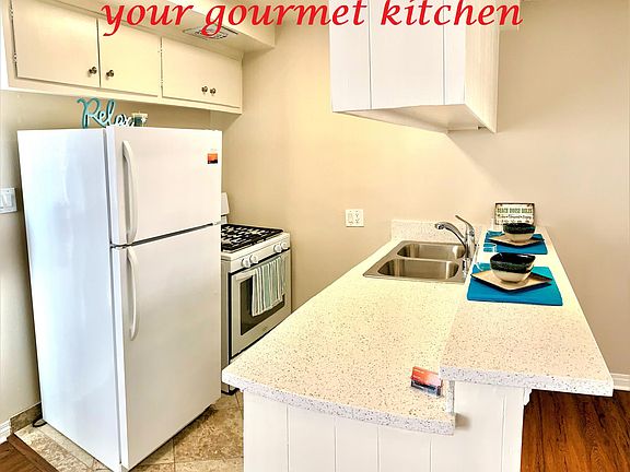 2nd image of 401-407 Avenue G03