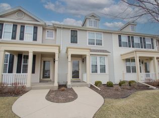 636 Hunter Oaks Blvd, Watertown, WI