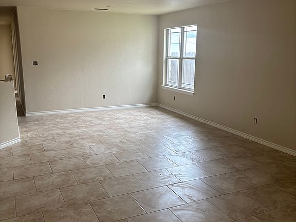 2nd image of 1907 Bluebonnet Dr #B