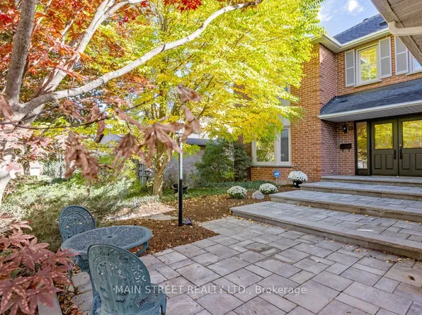 22 McClenny Dr N, Aurora, ON L4G 5P6