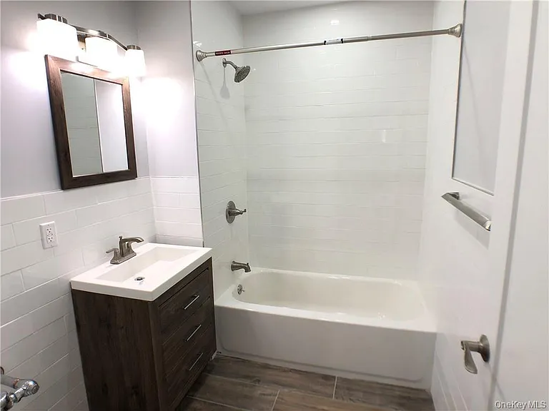 168-170 Myrtle Blvd #B — Photo 6