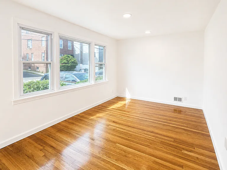 8 Albert Pl — Photo 3