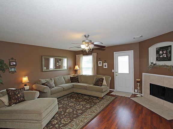 3rd image of 11831 Skydale Dr