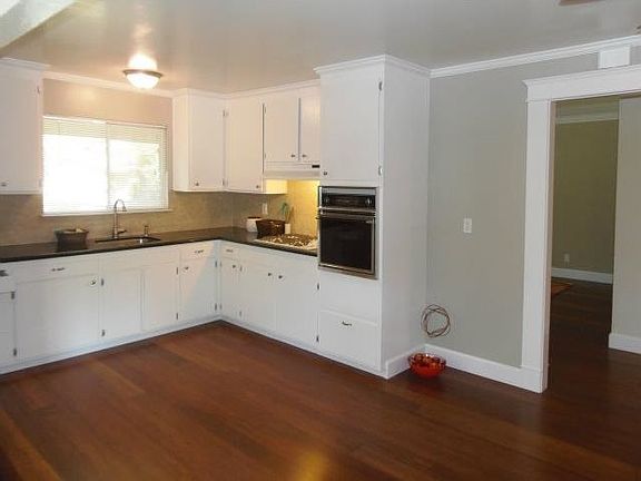 3rd image of 5561 Woodhurst Ln
