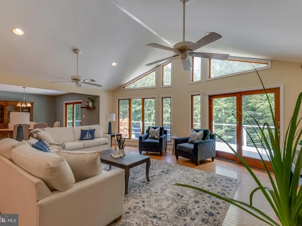 41950 Clover Hill Ct, Hollywood, MD 20636