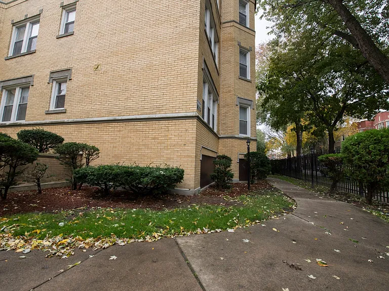7801 S Essex — Photo 38