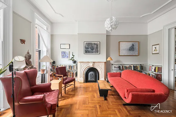 Rented by The Agency | media 9