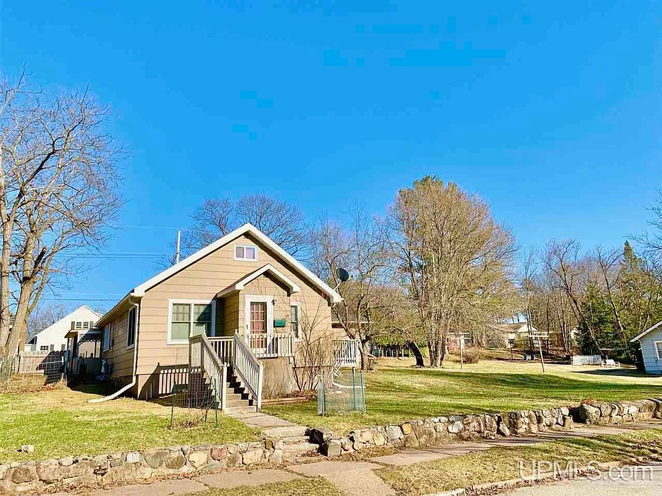 524 Oak Ave, Kingsford, MI 49802 Zillow