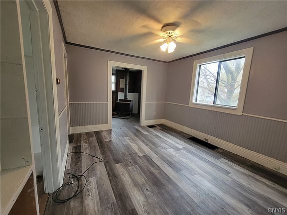4th image of 815 Ann St