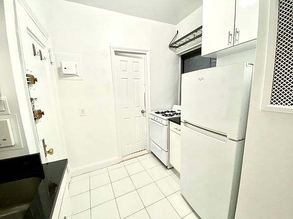 4th image of 108 Mac Dougal St #2B