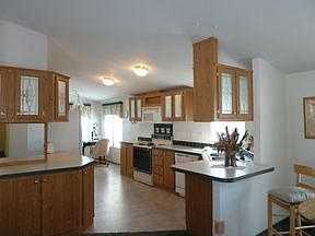 LG. KITCHEN..BREAKFAST BAR