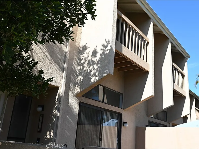 2902 Barrington Ct — Photo 3