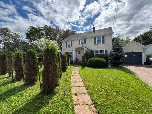 46 Broadway St S, Kensington, PE C0B 1M0