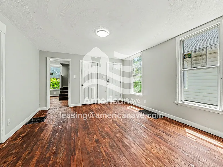1431942_003_living_room_3.jpg