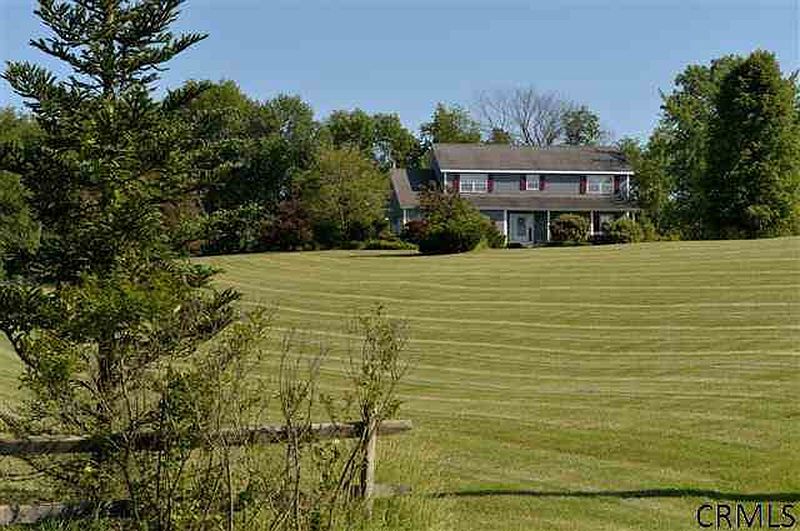 2nd image of 21 PEBBLE Lane