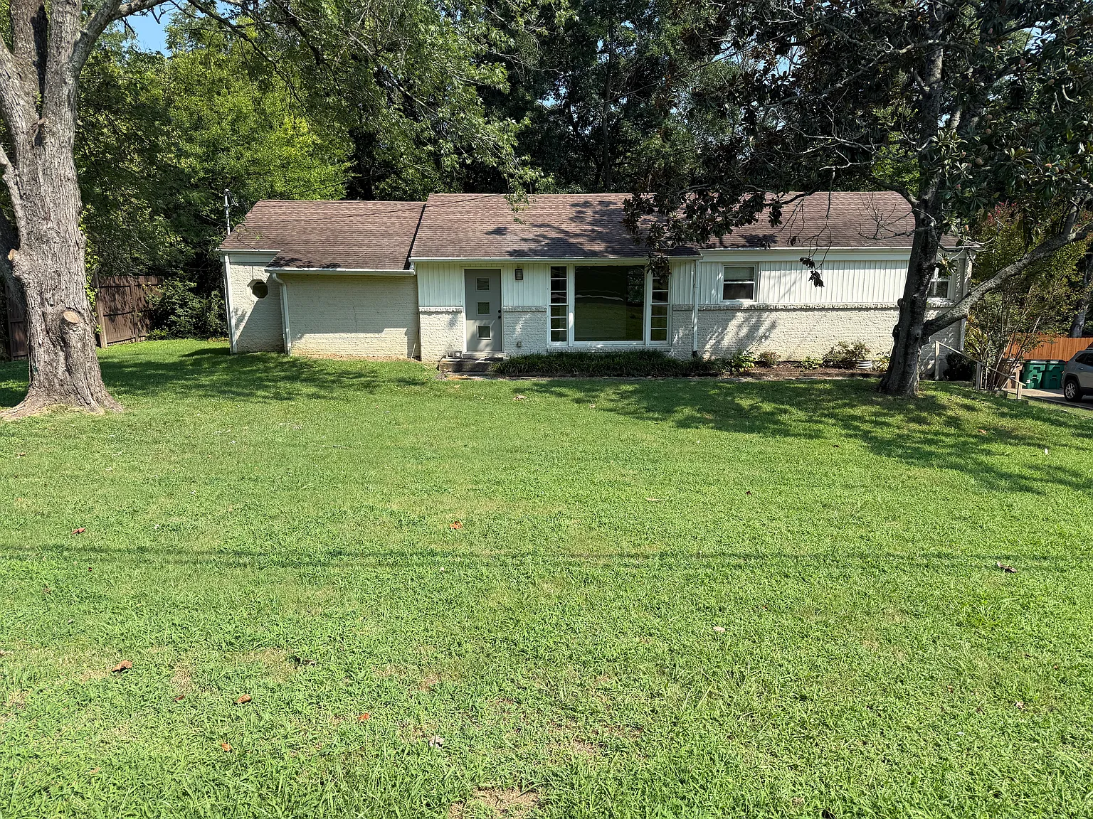810 Chadwell Dr — Photo 1