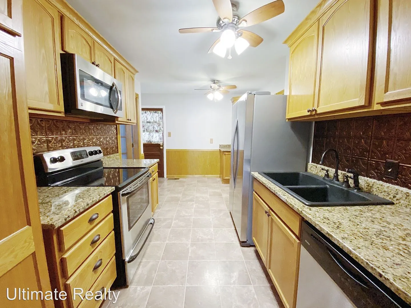 1050 Dewayne Dr photo 1