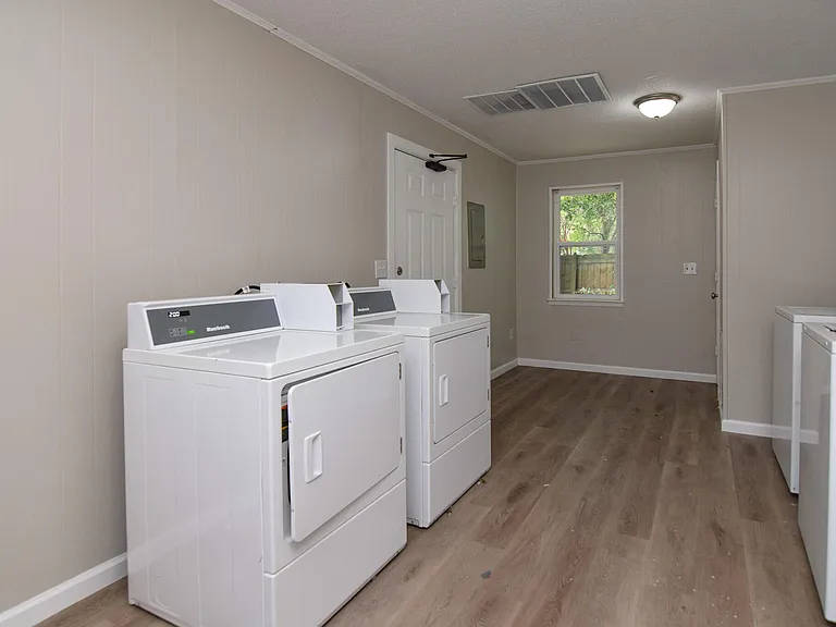 1731 W Avalon Cir #D — Photo 10